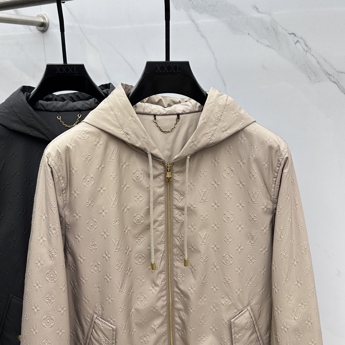 。🆕LV路易威登 2025ss早秋新款发布 驴牌连帽夹克外套，秋季爆款夹薄棉夹克外套，LV字母提花面料设