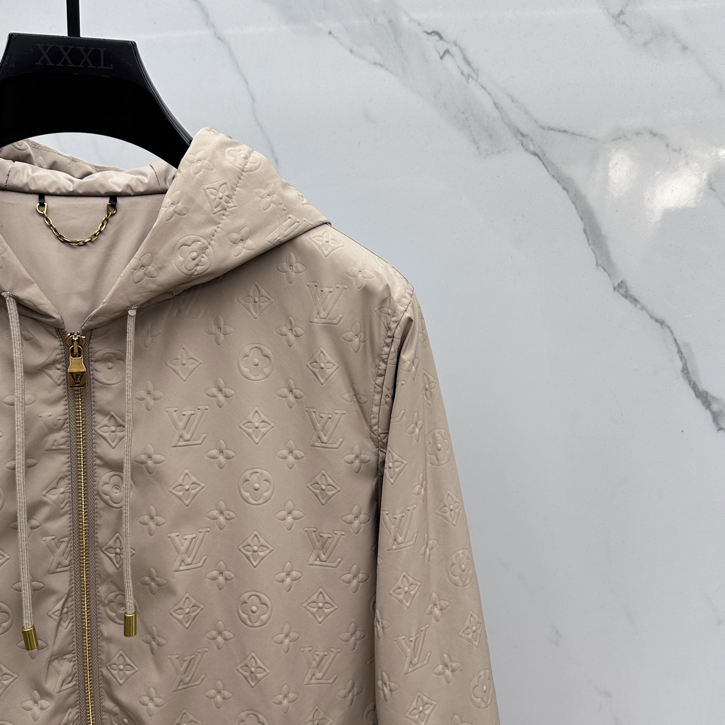 。🆕LV路易威登 2025ss早秋新款发布 驴牌连帽夹克外套，秋季爆款夹薄棉夹克外套，LV字母提花面料设