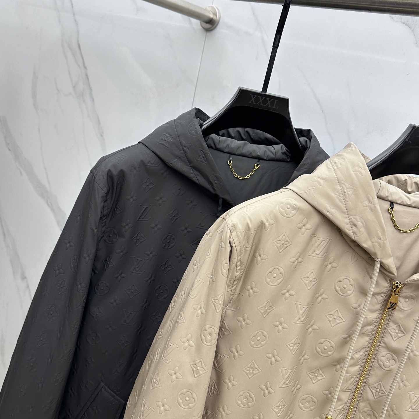 。🆕LV路易威登 2025ss早秋新款发布 驴牌连帽夹克外套，秋季爆款夹薄棉夹克外套，LV字母提花面料设