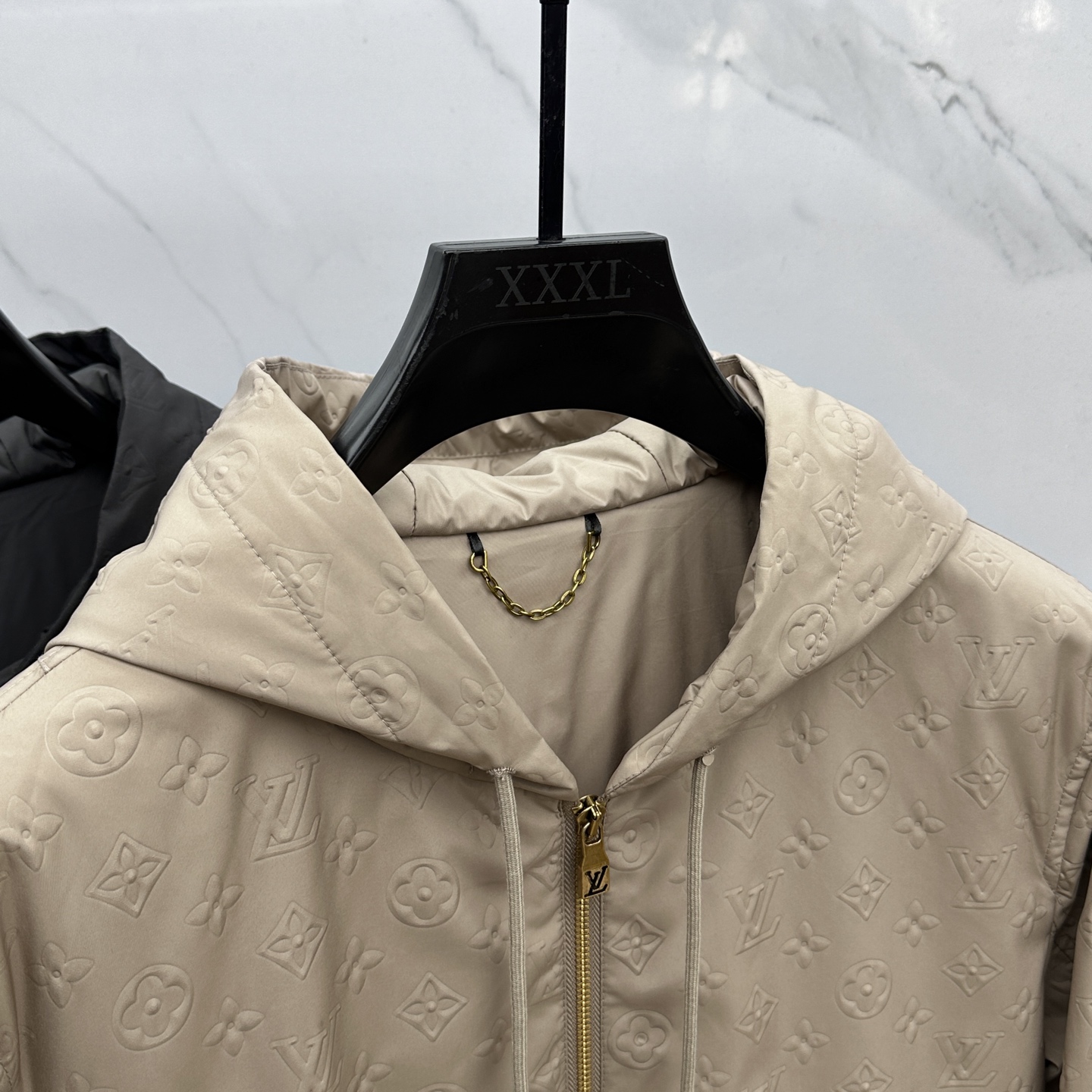 。🆕LV路易威登 2025ss早秋新款发布 驴牌连帽夹克外套，秋季爆款夹薄棉夹克外套，LV字母提花面料设