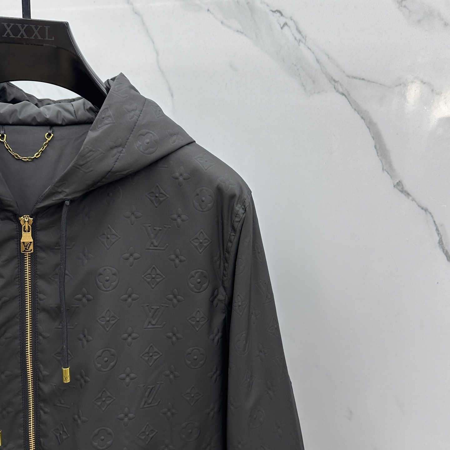 。🆕LV路易威登 2025ss早秋新款发布 驴牌连帽夹克外套，秋季爆款夹薄棉夹克外套，LV字母提花面料设