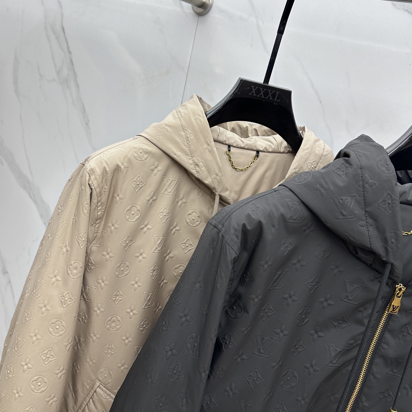 。🆕LV路易威登 2025ss早秋新款发布 驴牌连帽夹克外套，秋季爆款夹薄棉夹克外套，LV字母提花面料设