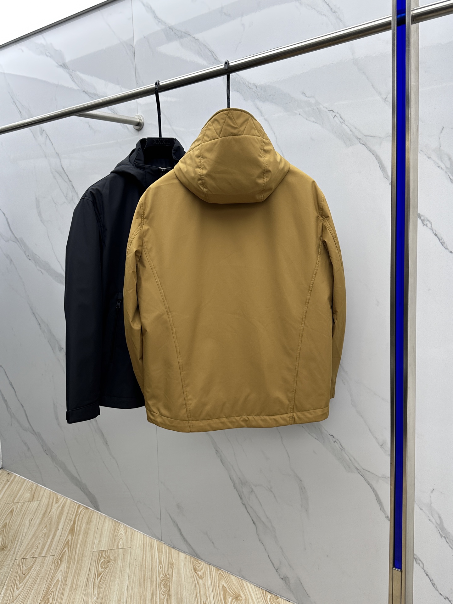 。 🆕Burberry巴宝莉 2025ss早秋新款发布 巴宝莉连帽夹克外套，拼接面料秋季爆款夹薄棉夹克外