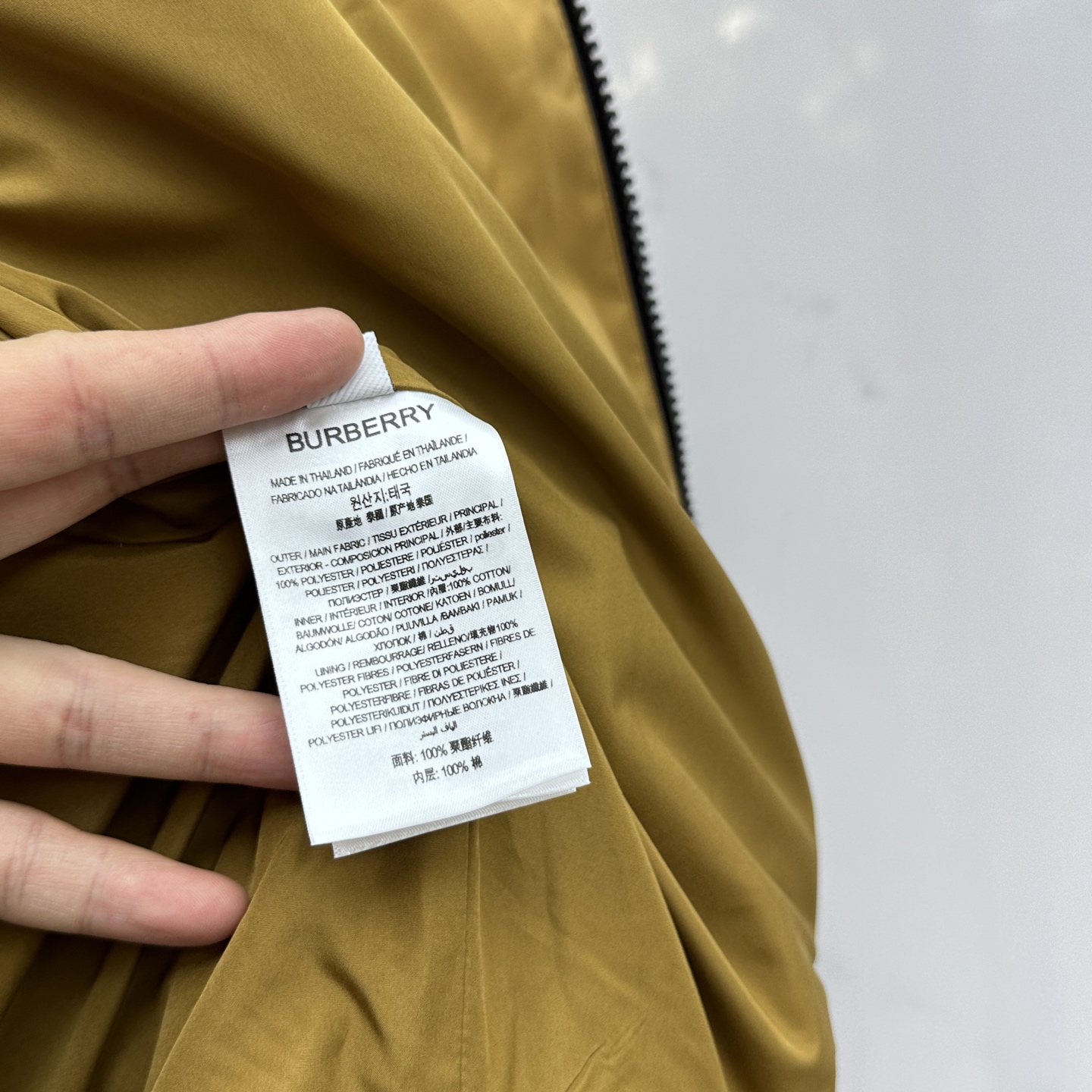 。 🆕Burberry巴宝莉 2025ss早秋新款发布 巴宝莉连帽夹克外套，拼接面料秋季爆款夹薄棉夹克外