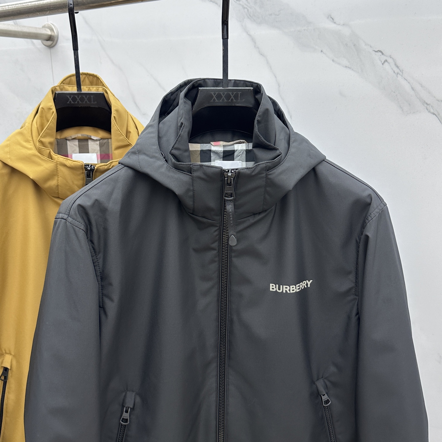 。🆕Burberry巴宝莉 2025ss早秋新款发布 巴宝莉连帽夹克外套，拼接面料秋季爆款夹薄棉夹克外套