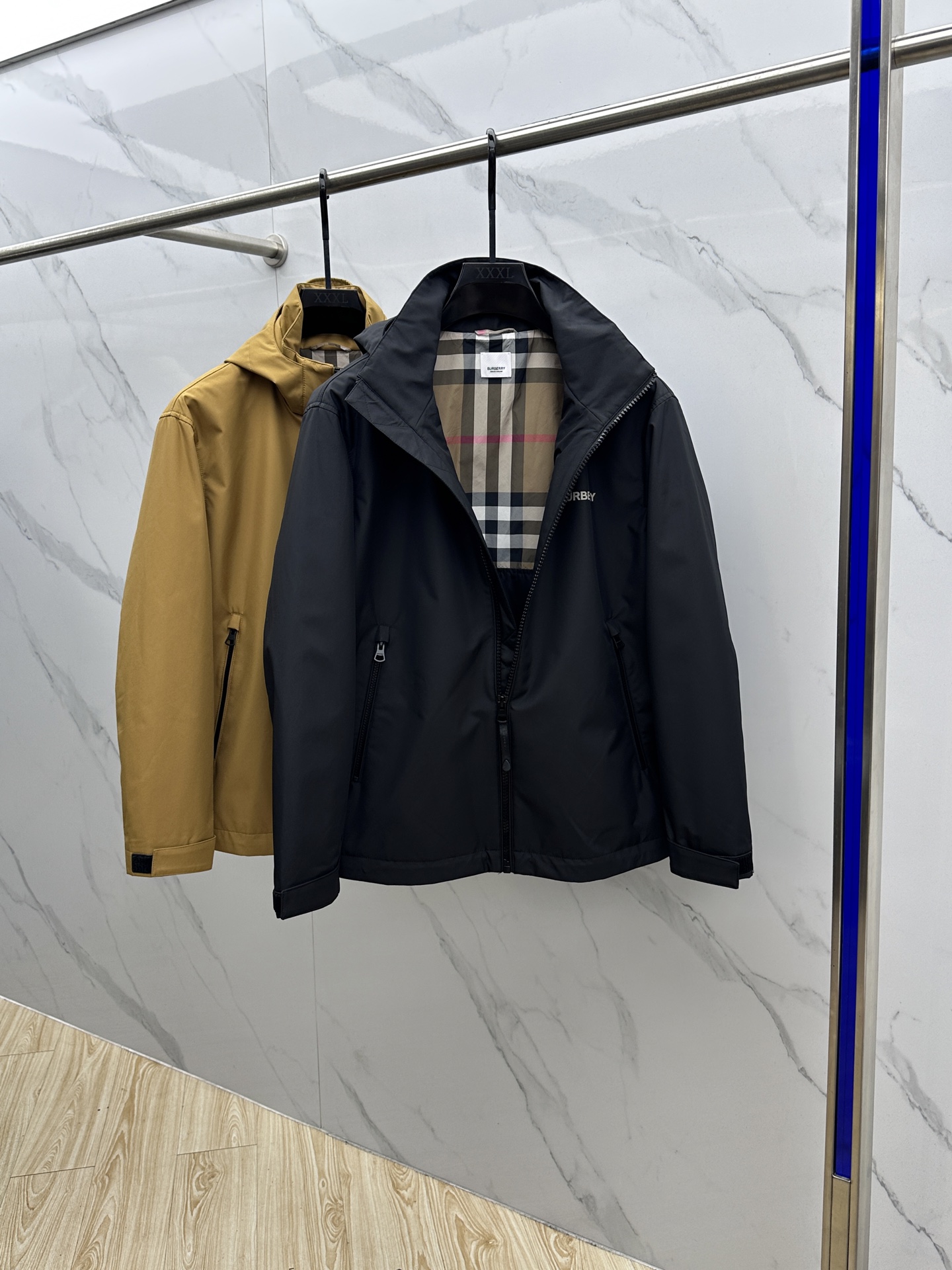 。🆕Burberry巴宝莉 2025ss早秋新款发布 巴宝莉连帽夹克外套，拼接面料秋季爆款夹薄棉夹克外套