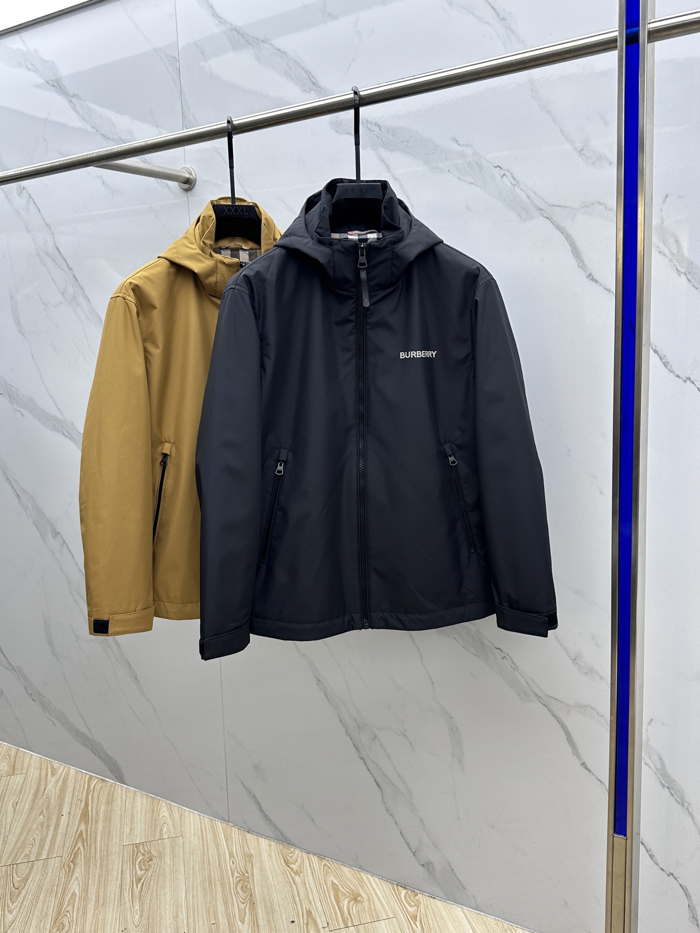 。🆕Burberry巴宝莉 2025ss早秋新款发布 巴宝莉连帽夹克外套，拼接面料秋季爆款夹薄棉夹克外套