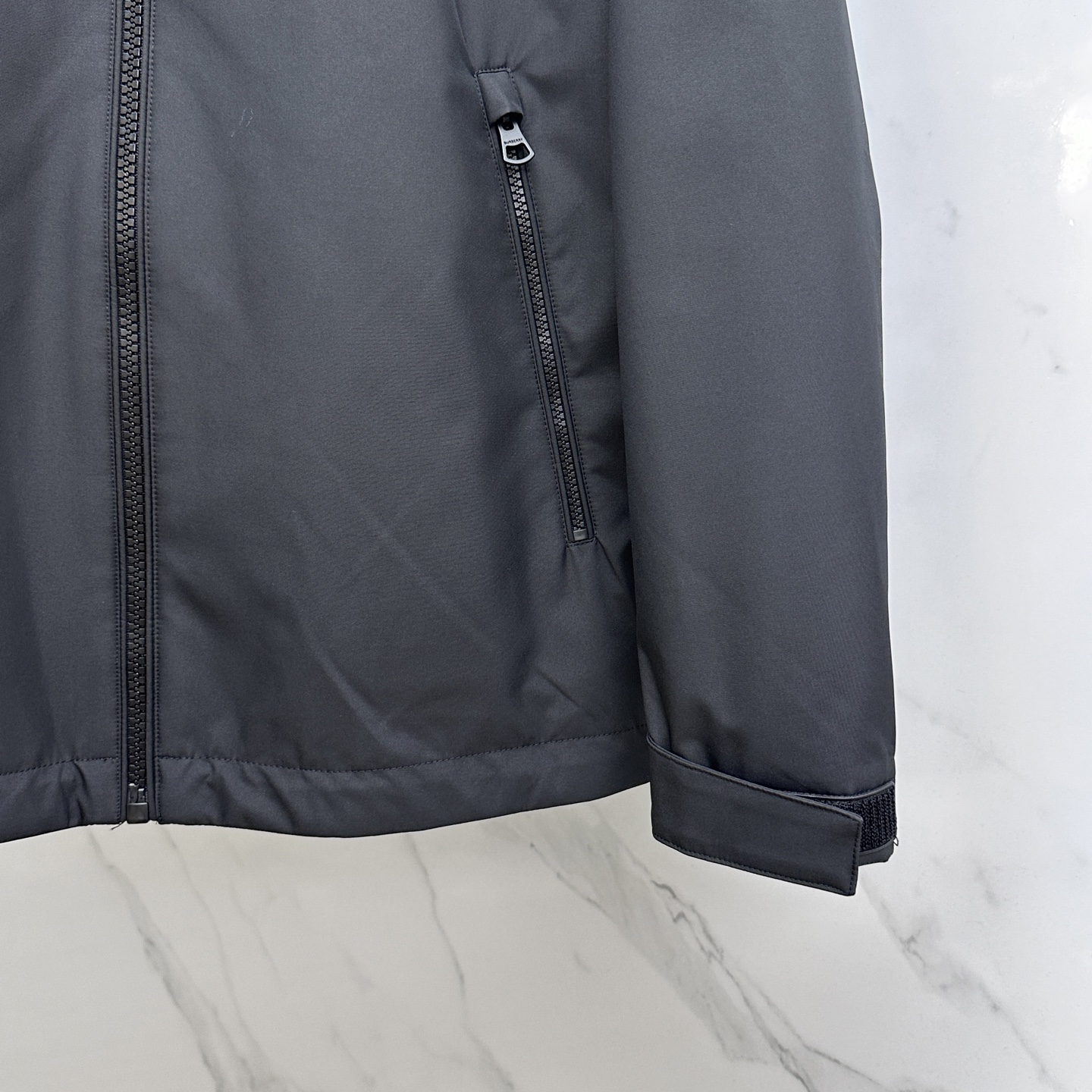 。🆕Burberry巴宝莉 2025ss早秋新款发布 巴宝莉连帽夹克外套，拼接面料秋季爆款夹薄棉夹克外套