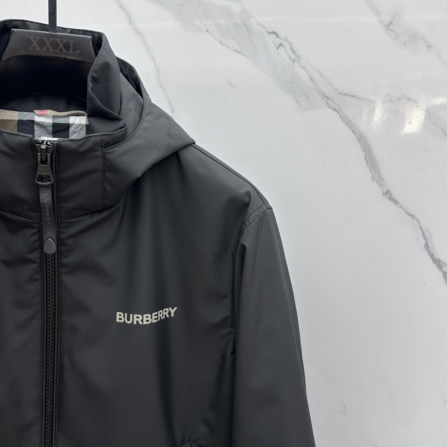 。🆕Burberry巴宝莉 2025ss早秋新款发布 巴宝莉连帽夹克外套，拼接面料秋季爆款夹薄棉夹克外套