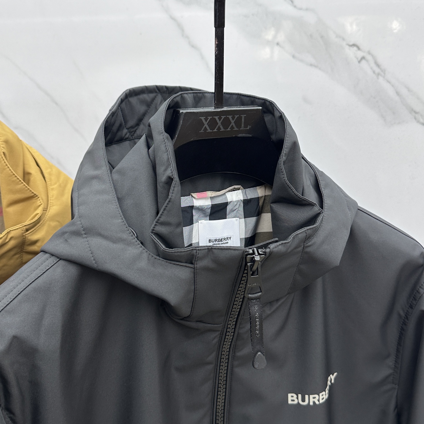 。🆕Burberry巴宝莉 2025ss早秋新款发布 巴宝莉连帽夹克外套，拼接面料秋季爆款夹薄棉夹克外套