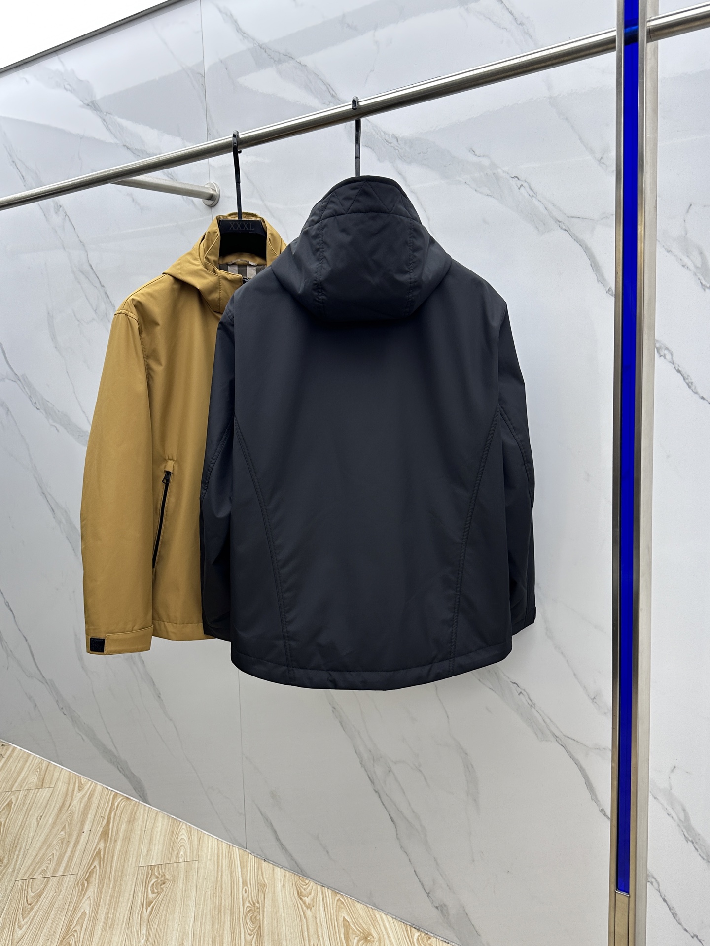 。🆕Burberry巴宝莉 2025ss早秋新款发布 巴宝莉连帽夹克外套，拼接面料秋季爆款夹薄棉夹克外套