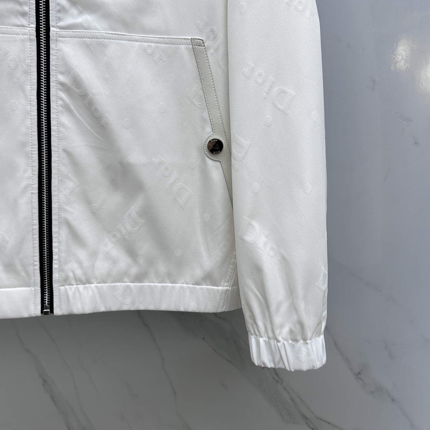 。 🆕Dior迪奥 2025ss早秋新款发布 迪奥连帽夹克外套，秋季爆款夹薄棉夹克外套，Dior字母提花