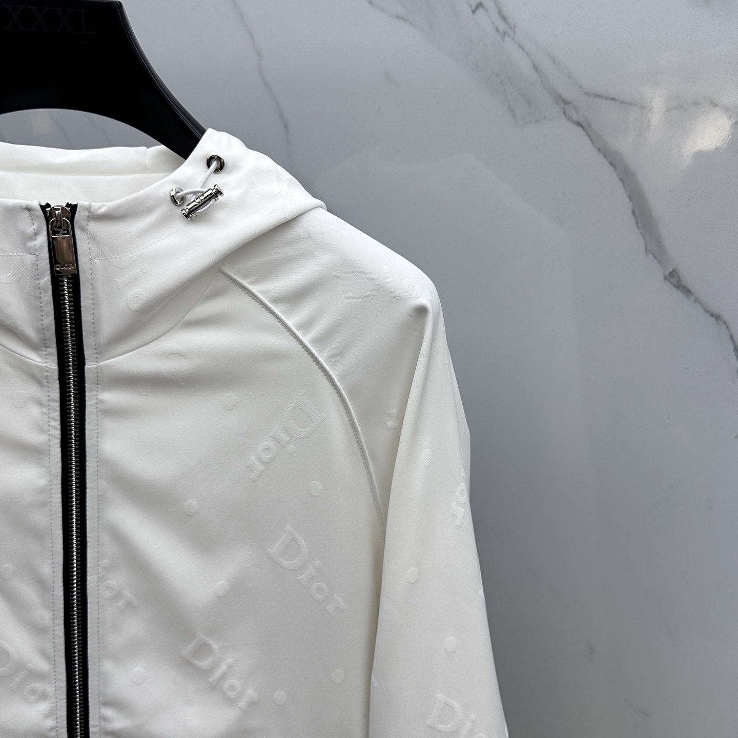 。 🆕Dior迪奥 2025ss早秋新款发布 迪奥连帽夹克外套，秋季爆款夹薄棉夹克外套，Dior字母提花