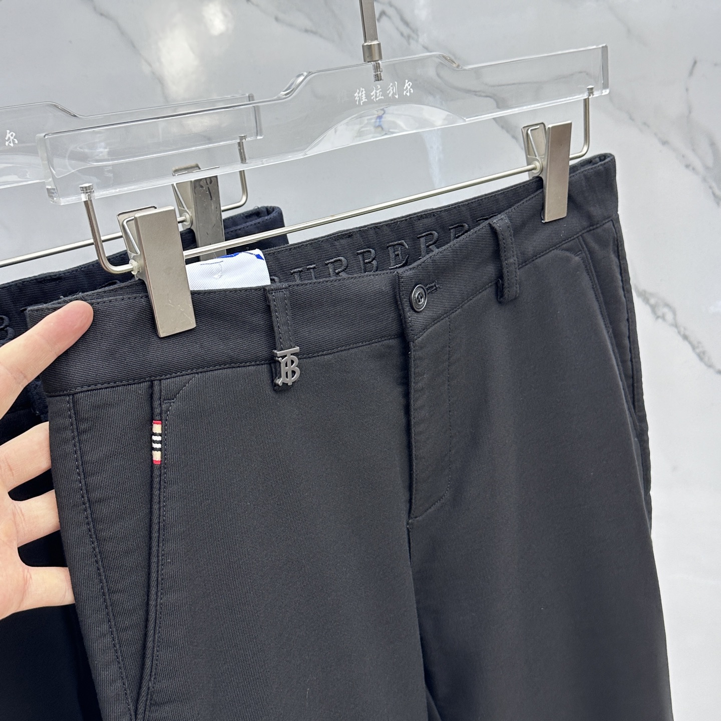 🆕Burberry巴宝莉 2025早秋新品休闲裤西裤，官网同步发售，裤身工艺设计，定制五金辅料、面料定制