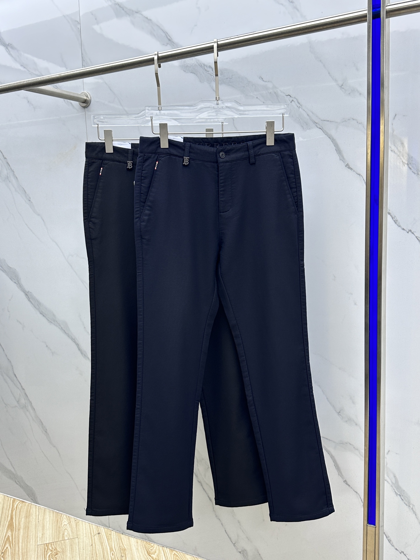 🆕Burberry巴宝莉 2025早秋新品休闲裤西裤，官网同步发售，裤身工艺设计，定制五金辅料、面料定制