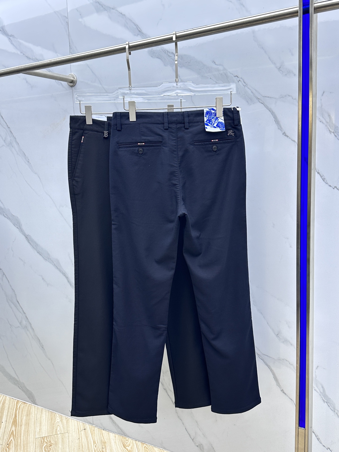 🆕Burberry巴宝莉 2025早秋新品休闲裤西裤，官网同步发售，裤身工艺设计，定制五金辅料、面料定制