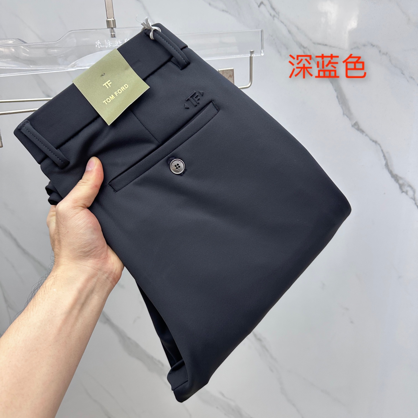 NO:550437,TF 2025 early autumn new casual pants and trousers are released simultaneously on the official website, trouser body craft design, customized hardware and auxiliary materials, and fabric customization, and OEM products are free of inspection!  Every detail is the ultimate. The original hardware accessories are trendy and stylish and handsome, and are essential items for trendy people!  Original production of A11!  Number of codes 29-38 None 35.37,,tom ford,alexander wang19860909TF 2025早秋新品休闲裤西裤,官网同步发售,裤身工艺设计,定制五金辅料、面料定制,代工厂出品免检！每个细节做到极致.原版五金配件,潮范十足、上身有型帅气,潮人必备单品！ A11原单出品！ 码数29-38无35.37,,tom ford,alexander wang,Men's clothing