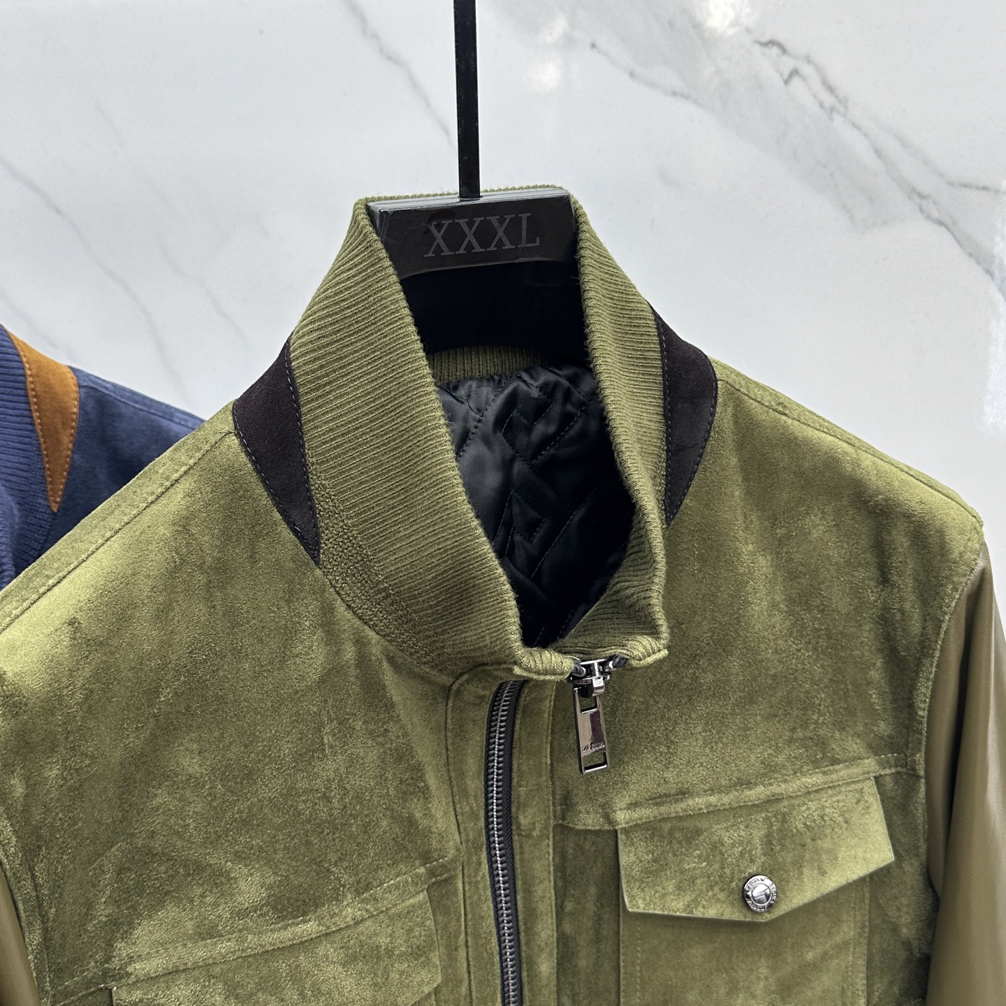 。 🆕ZEGNA 杰尼亚 男士绵羊皮拼接翻领真皮。洋行贸易货，海外直供限量款，25年秋冬高级秀场款，重磅