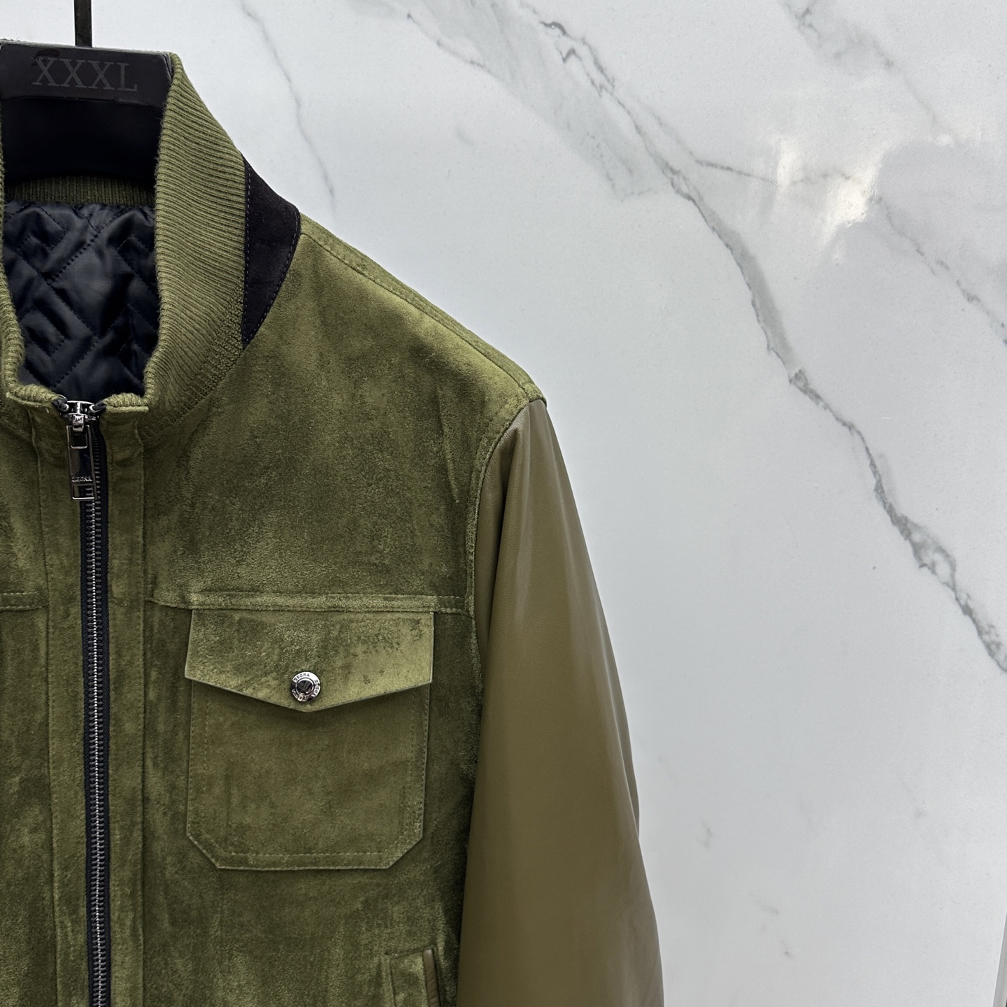 。 🆕ZEGNA 杰尼亚 男士绵羊皮拼接翻领真皮。洋行贸易货，海外直供限量款，25年秋冬高级秀场款，重磅