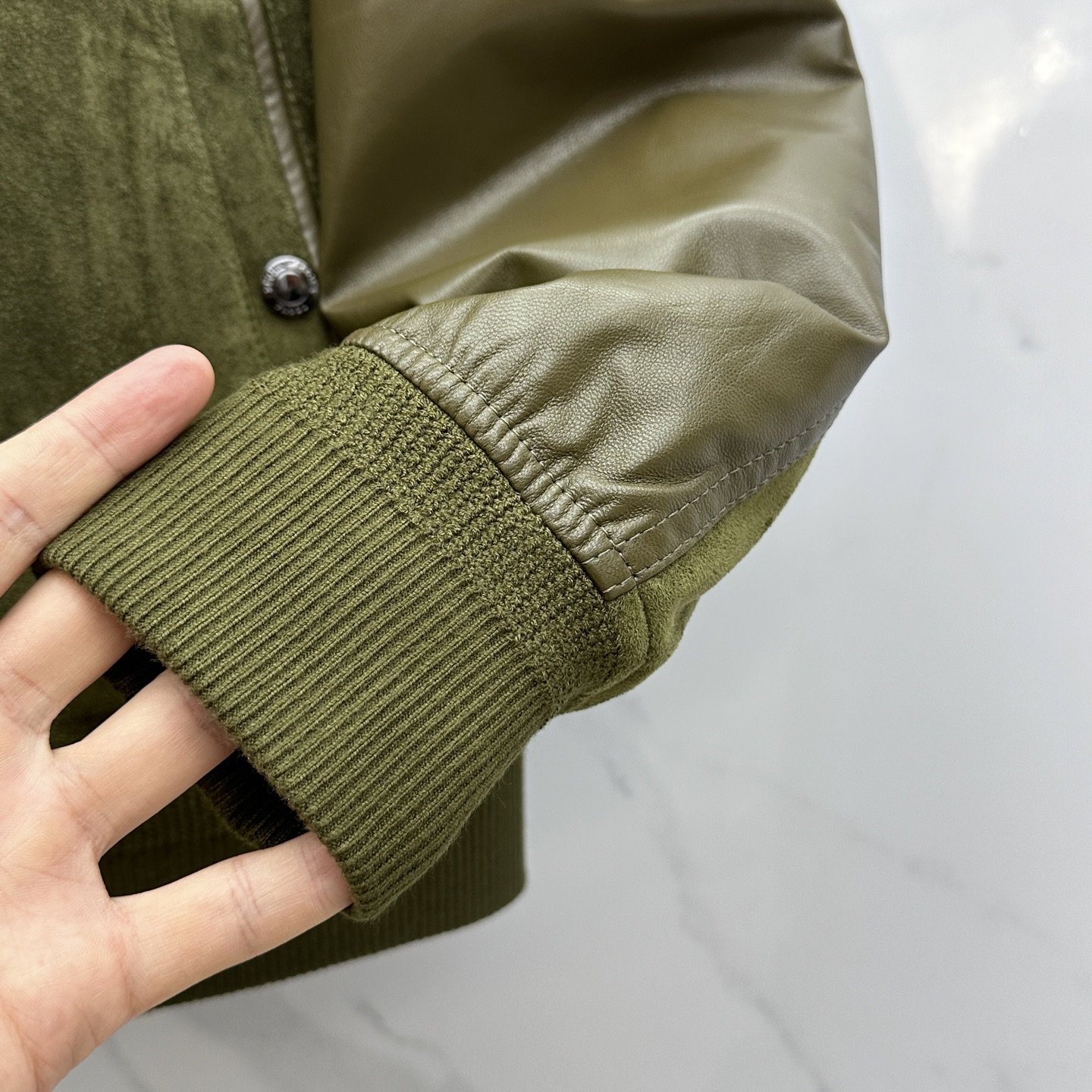 。 🆕ZEGNA 杰尼亚 男士绵羊皮拼接翻领真皮。洋行贸易货，海外直供限量款，25年秋冬高级秀场款，重磅