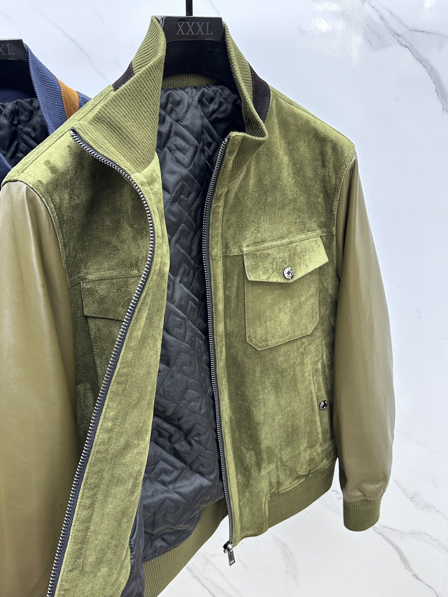 。 🆕ZEGNA 杰尼亚 男士绵羊皮拼接翻领真皮。洋行贸易货，海外直供限量款，25年秋冬高级秀场款，重磅