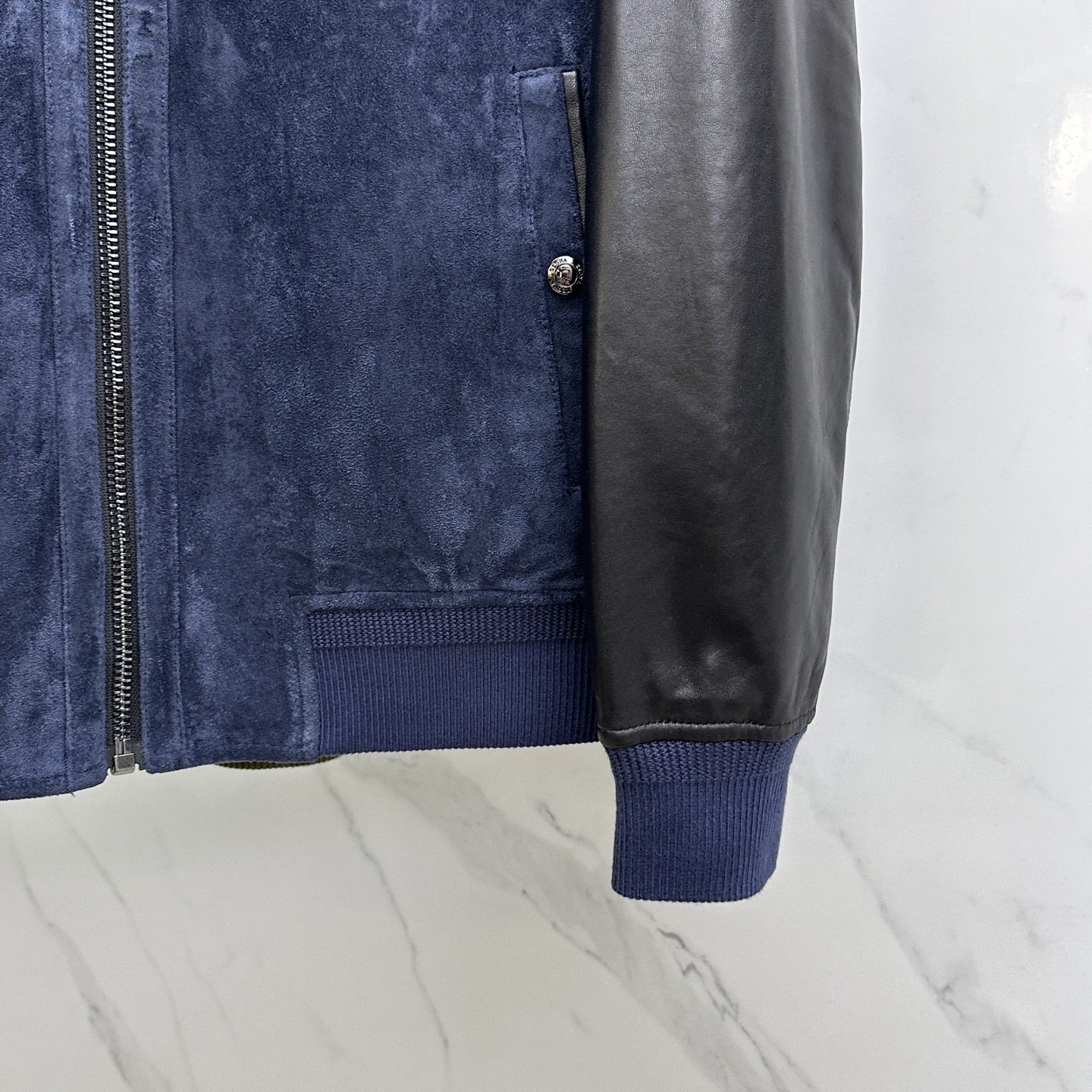 。 🆕ZEGNA 杰尼亚 男士绵羊皮拼接翻领真皮。洋行贸易货，海外直供限量款，25年秋冬高级秀场款，重磅