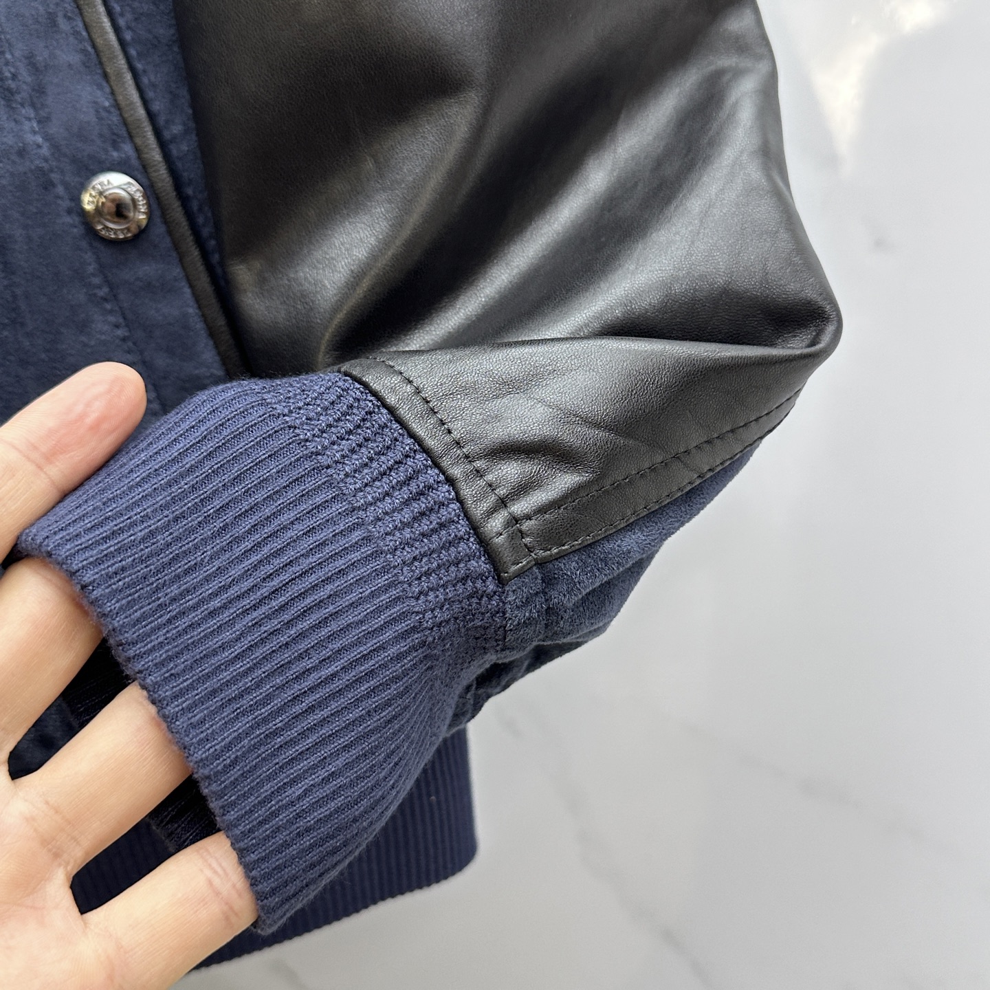 。 🆕ZEGNA 杰尼亚 男士绵羊皮拼接翻领真皮。洋行贸易货，海外直供限量款，25年秋冬高级秀场款，重磅