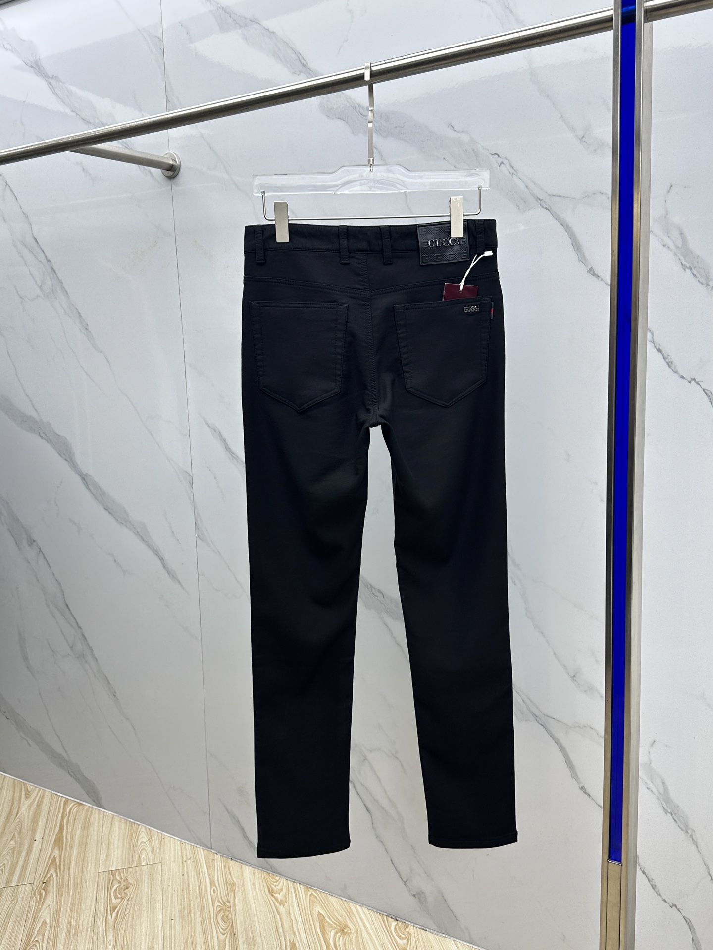 ￼ 🆕Gucci古驰 2025早秋新品休闲裤西裤，官网同步发售，裤身工艺设计，定制五金辅料、面料定制，代