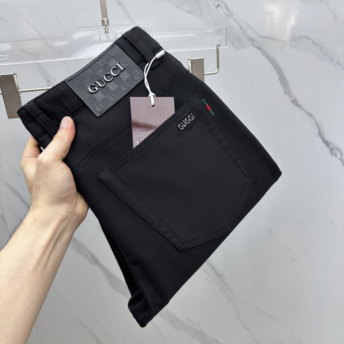 NO:523785,Gucci 2025 early autumn new casual pants and trousers, released simultaneously on the official website, trouser body craft design, customized hardware and auxiliary materials, fabric customization, and OEM products are free of inspection!  Every detail is the ultimate. The original hardware accessories are trendy and stylish and handsome, and are essential items for trendy people!  Original production of A11!  Number of codes 29-38 None 35.37, gucci, gucci, alexander wang19860909Gucci古驰 2025早秋新品休闲裤西裤,官网同步发售,裤身工艺设计,定制五金辅料、面料定制,代工厂出品免检！每个细节做到极致.原版五金配件,潮范十足、上身有型帅气,潮人必备单品！ A11原单出品！ 码数29-38无35.37,,gucci,gucci,alexander wang,Men's clothing