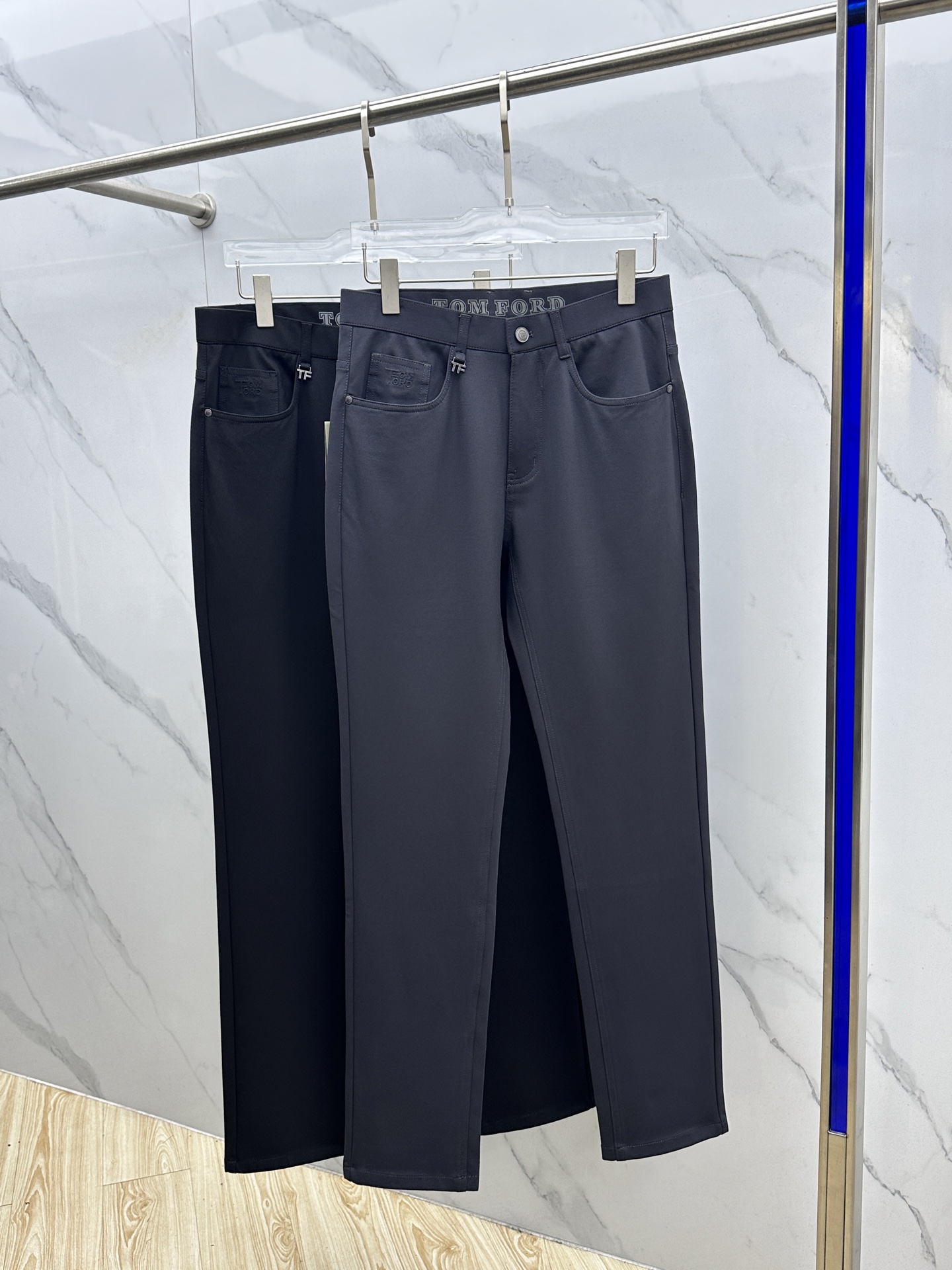 ￼ 🆕TF 2025早秋新品休闲裤西裤五袋裤，官网同步发售，裤身工艺设计，定制五金辅料、面料定制，代工厂