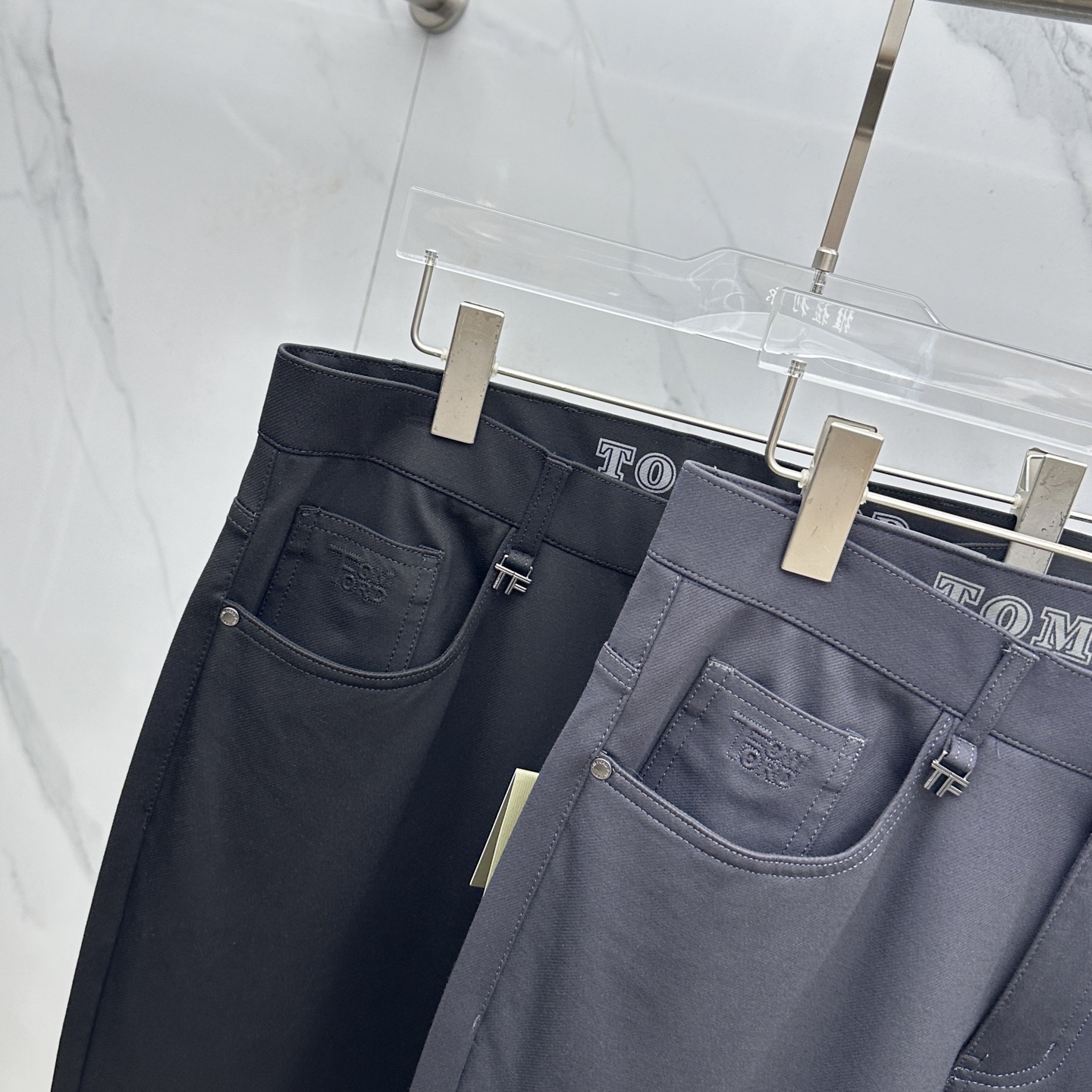 ￼ 🆕TF 2025早秋新品休闲裤西裤五袋裤，官网同步发售，裤身工艺设计，定制五金辅料、面料定制，代工厂