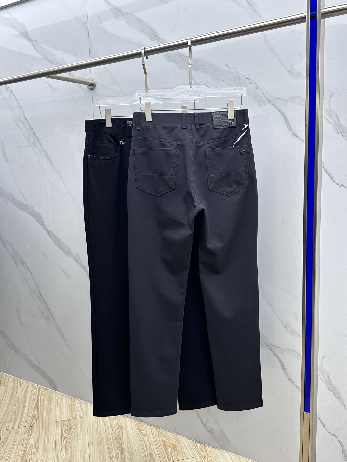 ￼ 🆕TF 2025早秋新品休闲裤西裤五袋裤，官网同步发售，裤身工艺设计，定制五金辅料、面料定制，代工厂