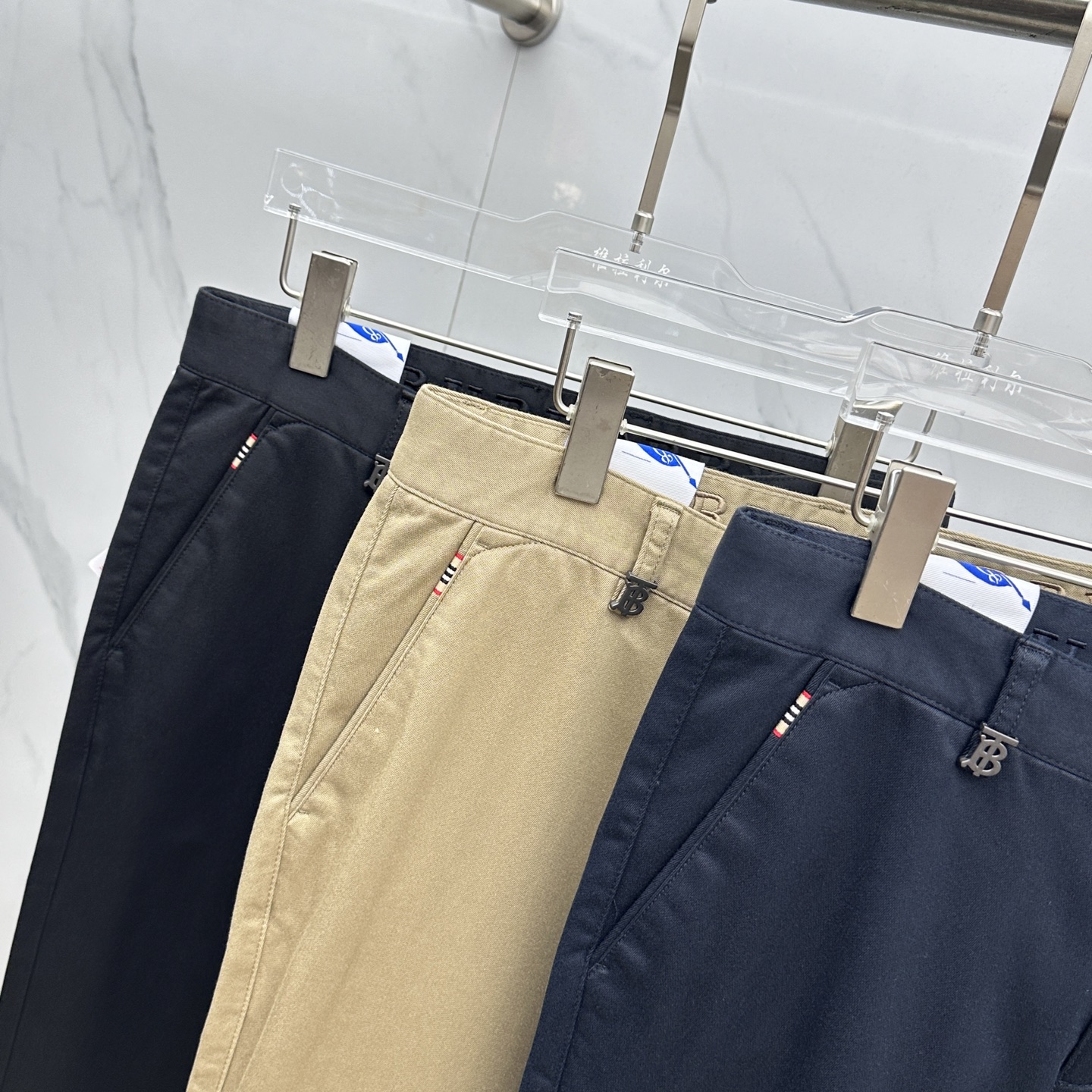 🆕Burberry巴宝莉 2025早秋新品休闲裤西裤，官网同步发售，裤身工艺设计，定制五金辅料、面料定制