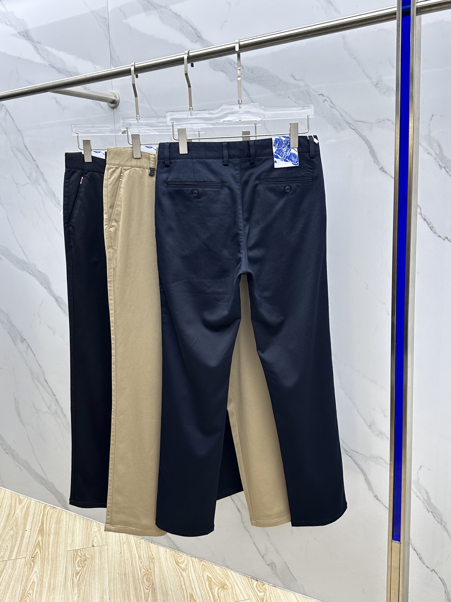 🆕Burberry巴宝莉 2025早秋新品休闲裤西裤，官网同步发售，裤身工艺设计，定制五金辅料、面料定制