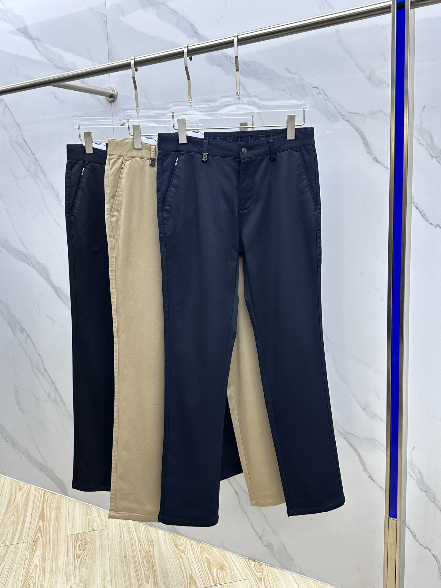 🆕Burberry巴宝莉 2025早秋新品休闲裤西裤，官网同步发售，裤身工艺设计，定制五金辅料、面料定制