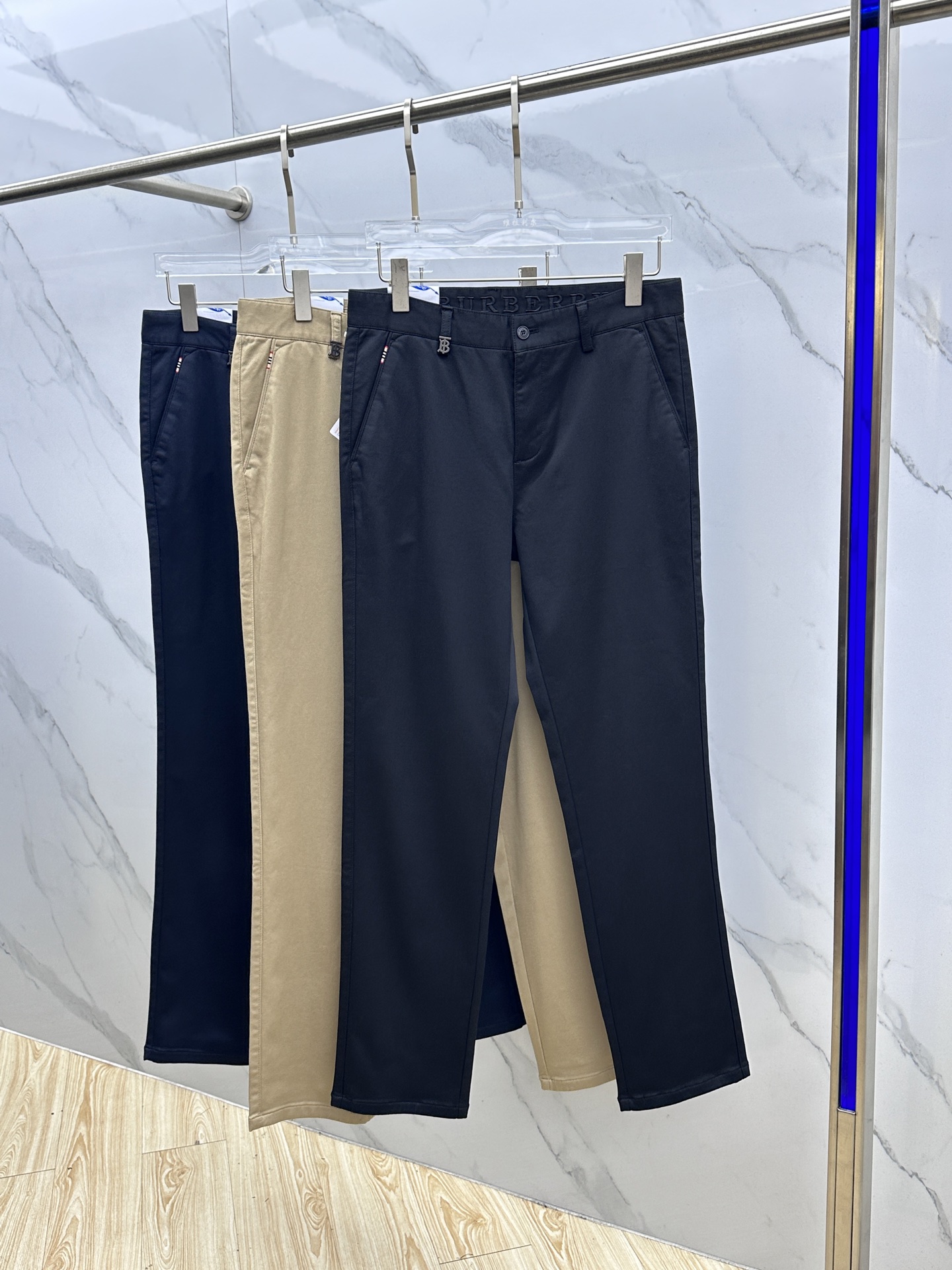 🆕Burberry巴宝莉 2025早秋新品休闲裤西裤，官网同步发售，裤身工艺设计，定制五金辅料、面料定制