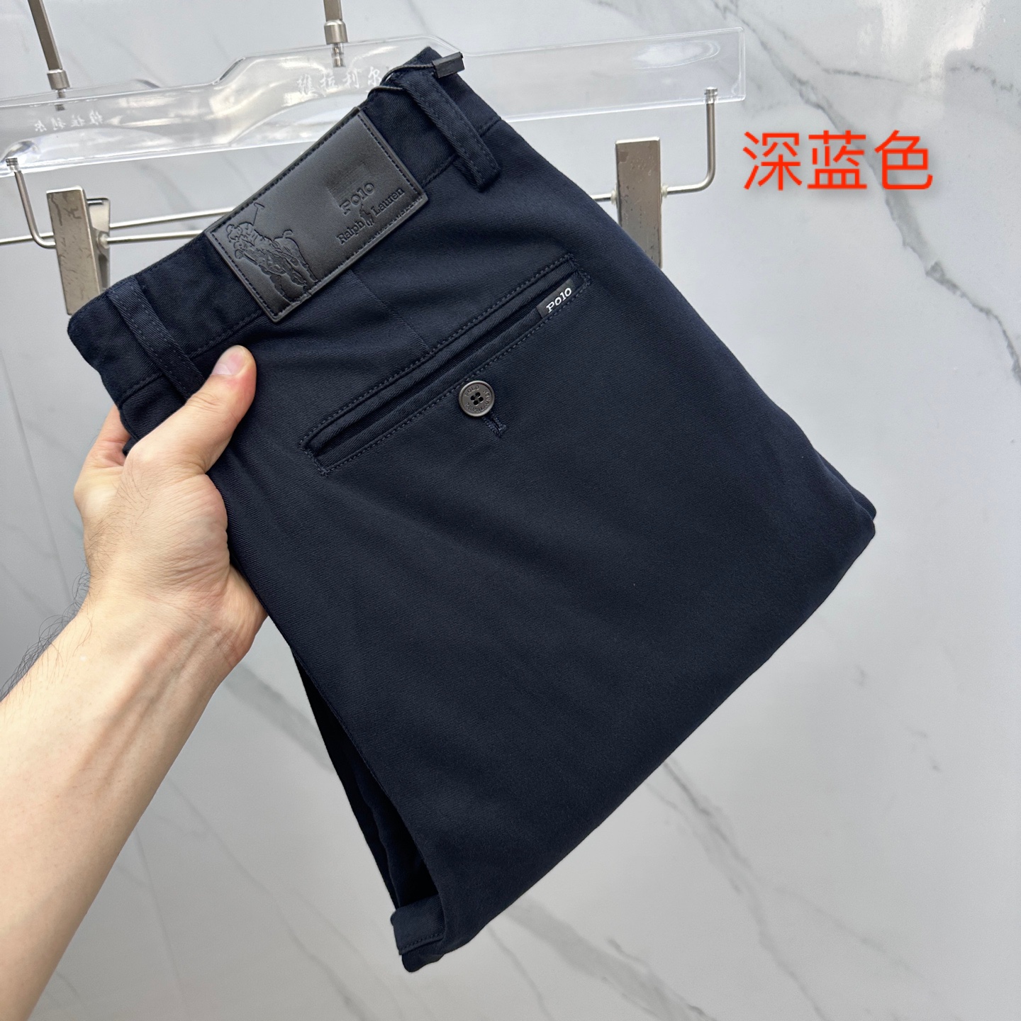 NO:527057,POLO 2025 early autumn new casual pants and trousers are released simultaneously on the official website, trouser body craft design, customized hardware and auxiliary materials, and customized fabrics, and products from OEM factory are not inspected!  Every detail is the ultimate. The original hardware accessories are trendy and stylish and handsome, and are essential items for trendy people!  Original production of A11!  Number of codes 29-38 None 35.37, alexander wang19860909POLO 2025早秋新品休闲裤西裤,官网同步发售,裤身工艺设计,定制五金辅料、面料定制,代工厂出品免检！每个细节做到极致.原版五金配件,潮范十足、上身有型帅气,潮人必备单品！ A11原单出品！ 码数29-38无35.37,,alexander wang,Men's clothing