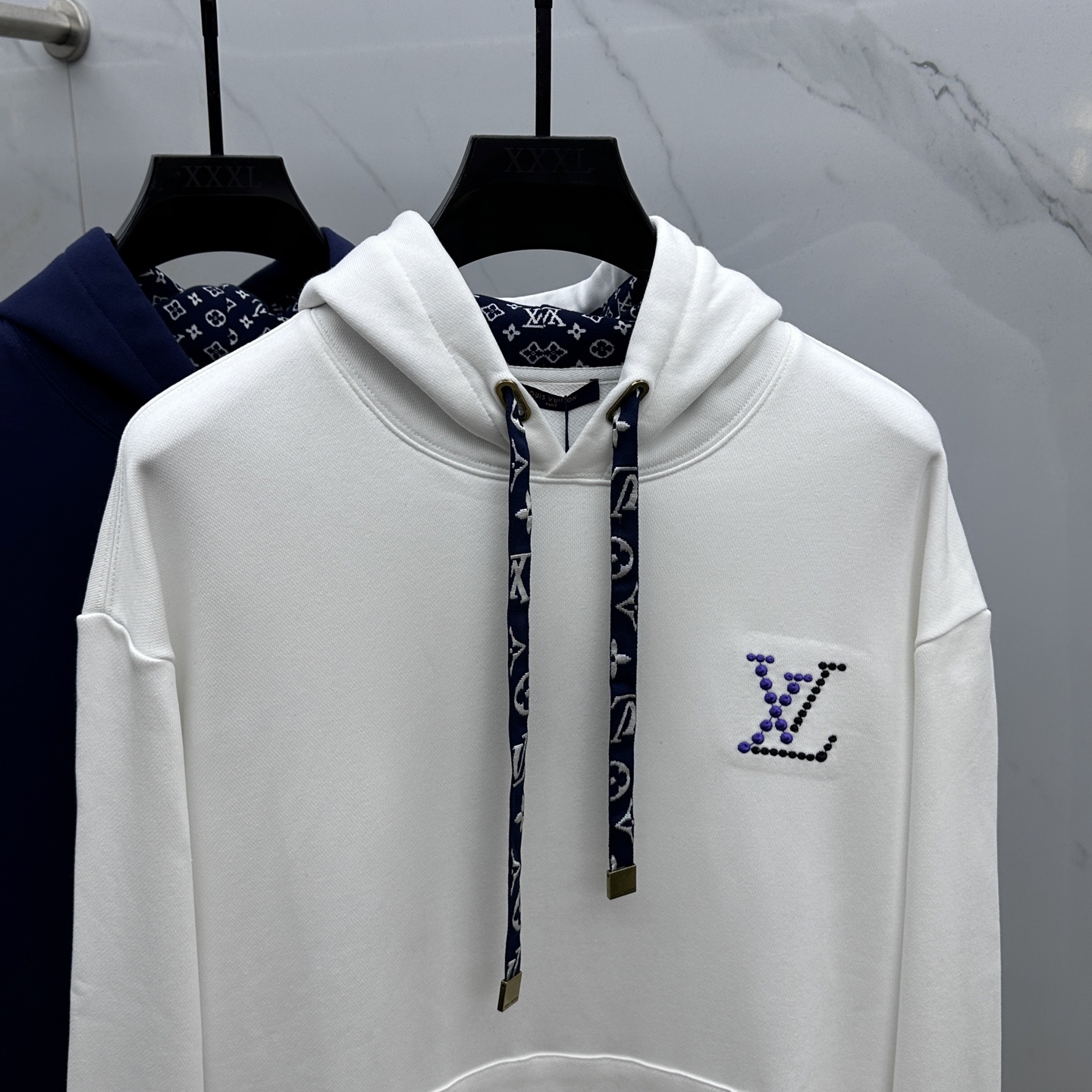 🆕LV路易威登 2025ss最新款，同步有售，原单狠货，时尚休闲连帽卫衣，上身很有特点！吸睛而有亮点，进