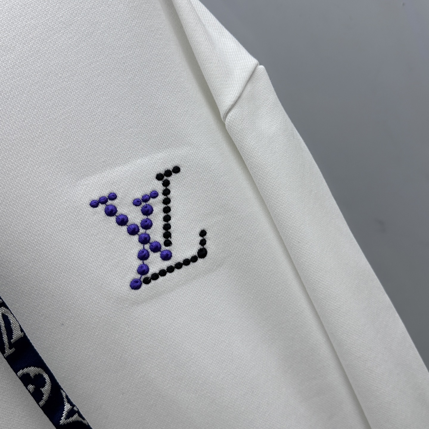🆕LV路易威登 2025ss最新款，同步有售，原单狠货，时尚休闲连帽卫衣，上身很有特点！吸睛而有亮点，进