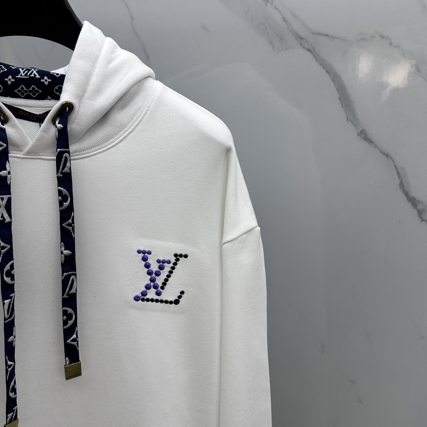 🆕LV路易威登 2025ss最新款，同步有售，原单狠货，时尚休闲连帽卫衣，上身很有特点！吸睛而有亮点，进