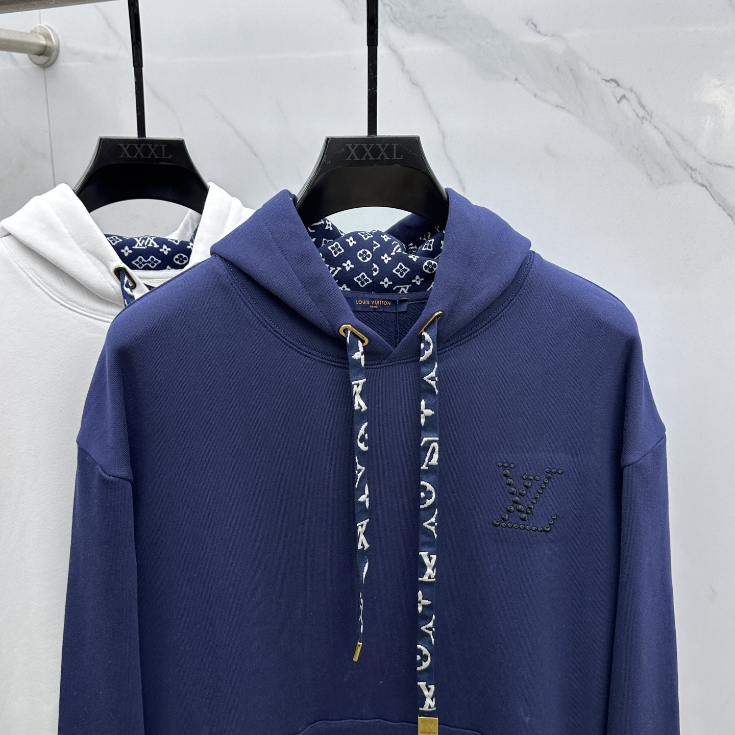 🆕LV路易威登 2025ss最新款，同步有售，原单狠货，时尚休闲连帽卫衣，上身很有特点！吸睛而有亮点，进