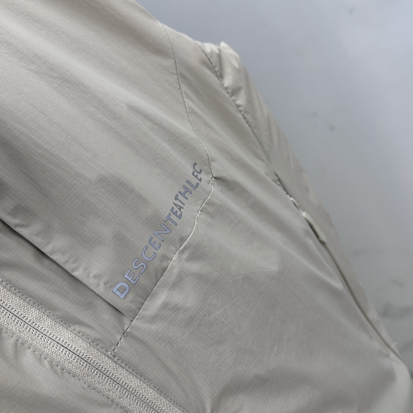 🆕DESCENTE迪桑特 2025新款男士休闲定制立领马甲 内填充羽绒棉 简约干练 时髦不累赘 活力满满