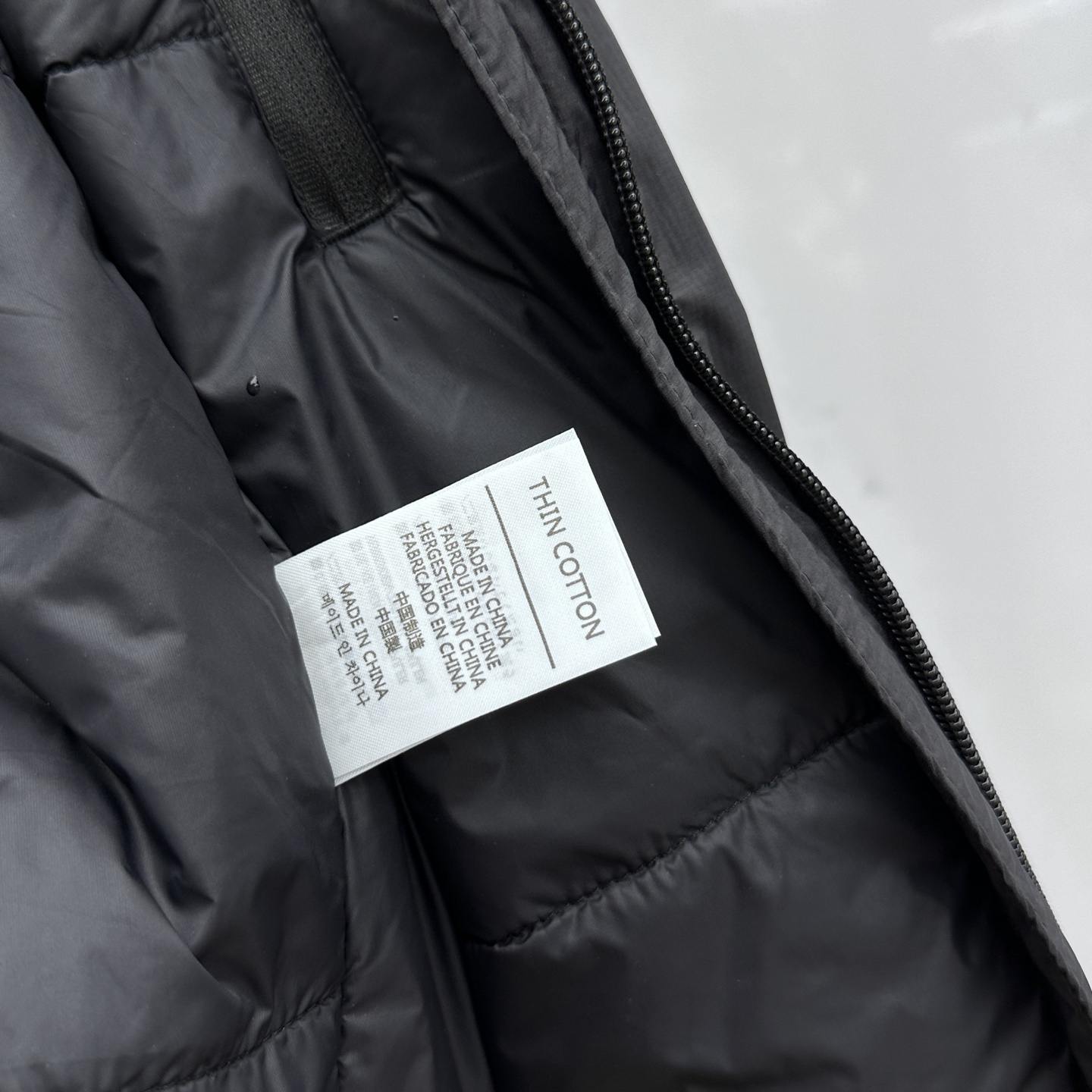 🆕DESCENTE迪桑特 2025新款男士休闲定制立领马甲 内填充羽绒棉 简约干练 时髦不累赘 活力满满