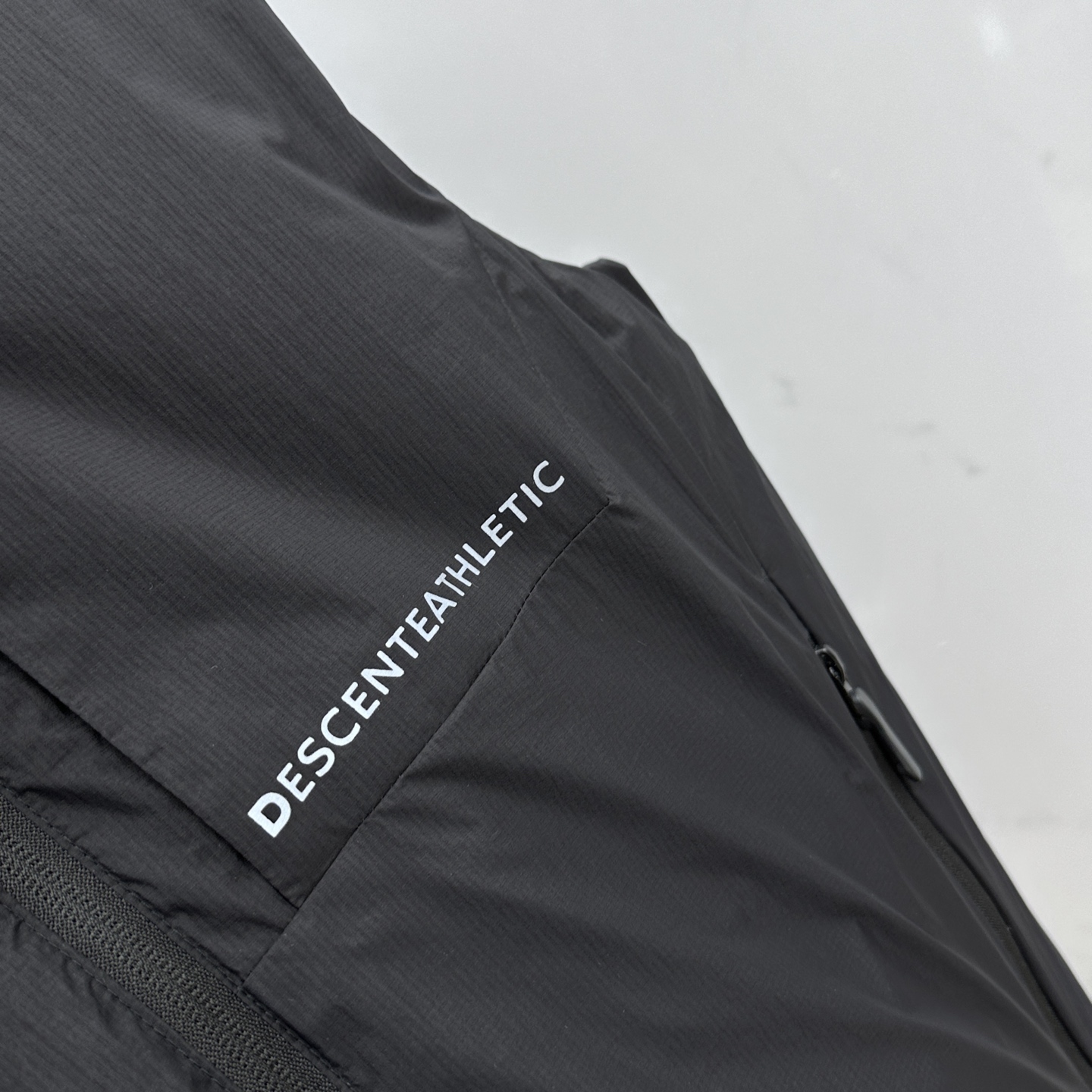 🆕DESCENTE迪桑特 2025新款男士休闲定制立领马甲 内填充羽绒棉 简约干练 时髦不累赘 活力满满