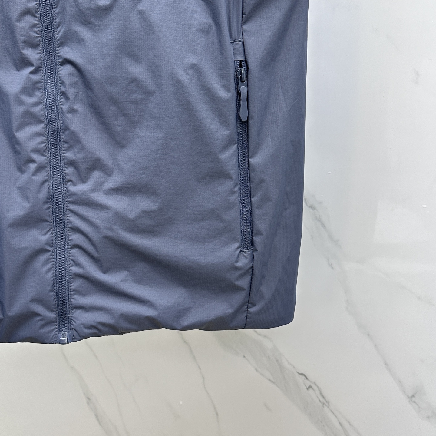 🆕DESCENTE迪桑特 2025新款男士休闲定制立领马甲 内填充羽绒棉 简约干练 时髦不累赘 活力满满