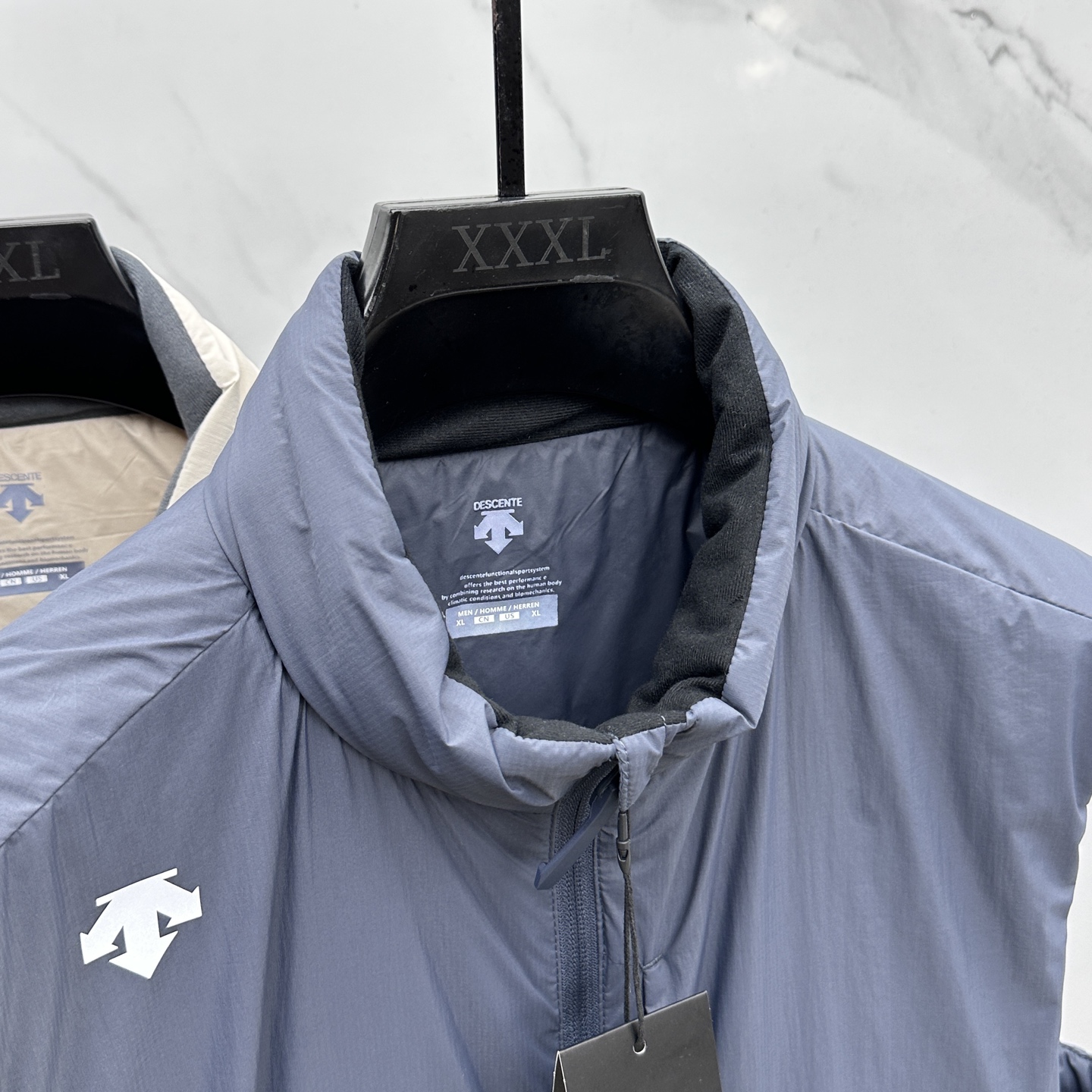 🆕DESCENTE迪桑特 2025新款男士休闲定制立领马甲 内填充羽绒棉 简约干练 时髦不累赘 活力满满