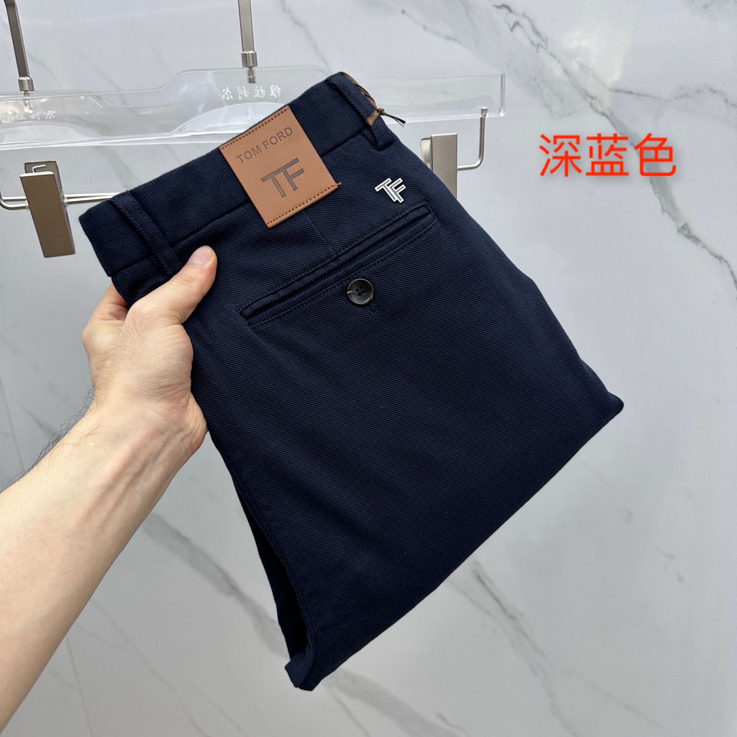 NO:528118,TF 2025 early autumn new casual pants and trousers are released simultaneously on the official website, trouser body craft design, customized hardware and auxiliary materials, and fabric customization, and OEM products are free of inspection!  Every detail is the ultimate. The original hardware accessories are trendy and stylish and handsome, and are essential items for trendy people!  Original AX production!  Number of codes 30-40 None 37.39,,tom ford,alexander wang19860909TF 2025早秋新品休闲裤西裤,官网同步发售,裤身工艺设计,定制五金辅料、面料定制,代工厂出品免检！每个细节做到极致.原版五金配件,潮范十足、上身有型帅气,潮人必备单品！ AX原单出品！ 码数30-40无37.39,,tom ford,alexander wang,Men's clothing