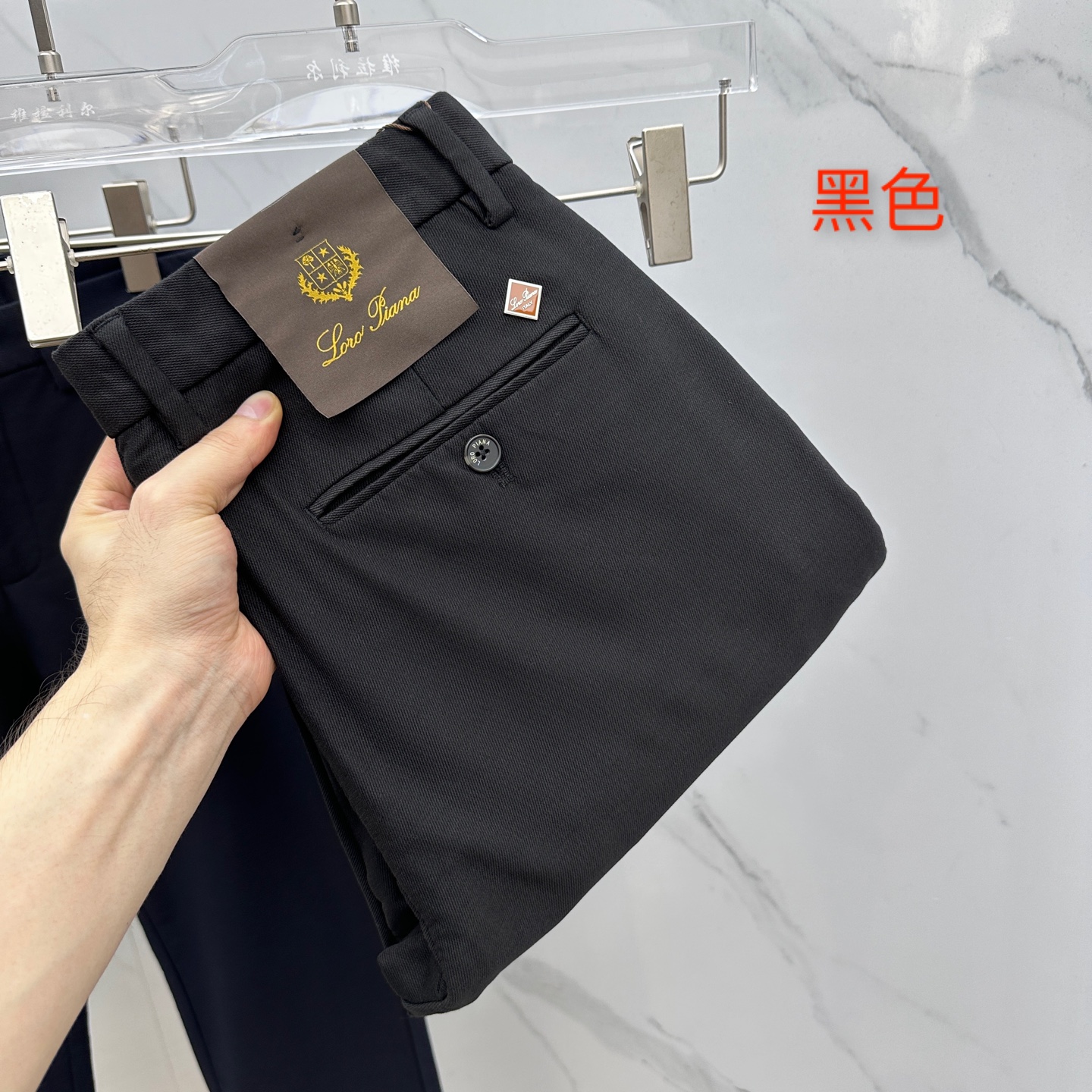 NO:528120,LP early autumn new casual pants and trousers are released simultaneously on the official website, trouser body craft design, customized hardware and auxiliary materials, and fabric customization, and factory-made products are not inspected!  Every detail is the ultimate. The original hardware accessories are trendy and stylish and handsome, and are essential items for trendy people!  Original AX production!  Number of codes 30-40 None 37.39, loro piana, alexander wang19860909LP 早秋新品休闲裤西裤,官网同步发售,裤身工艺设计,定制五金辅料、面料定制,代工厂出品免检！每个细节做到极致.原版五金配件,潮范十足、上身有型帅气,潮人必备单品！ AX原单出品！ 码数30-40无37.39,,loro piana,alexander wang,Men's clothing