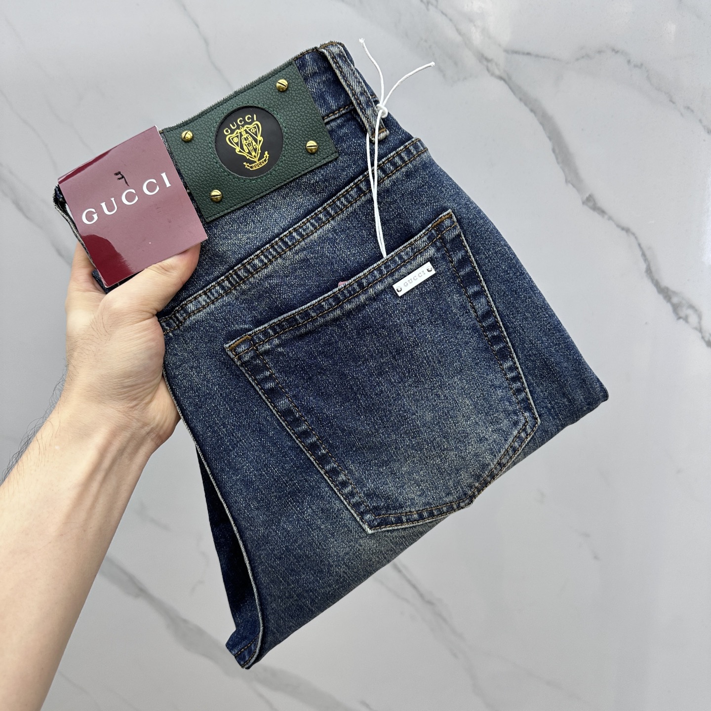 NO:528108,GUCCI Gucci high-end customization, the latest jeans in early autumn 2025 are released simultaneously on the counter. Original custom reproduction. Customer-supplied hardware and accessories. Original quality. Imported fixed-color denim fabric. Heavy industry washing. Fine workmanship and excellent upper body!  Selected single products, complete three standards, original AX single product, number 29-38 without 37, gucci, gucci, jeans, alexander wang19860909GUCCI古驰 高端定制、2025早秋最新款牛仔裤 柜台同步发售 原版定制复刻 客供五金辅料 原单品质 进口固色牛仔面料 重工洗水 做工走线精细 上身绝佳！优选单品 三标齐全 AX原单出品 码数29-38无37,,gucci,gucci,jeans,alexander wang,Men's clothing