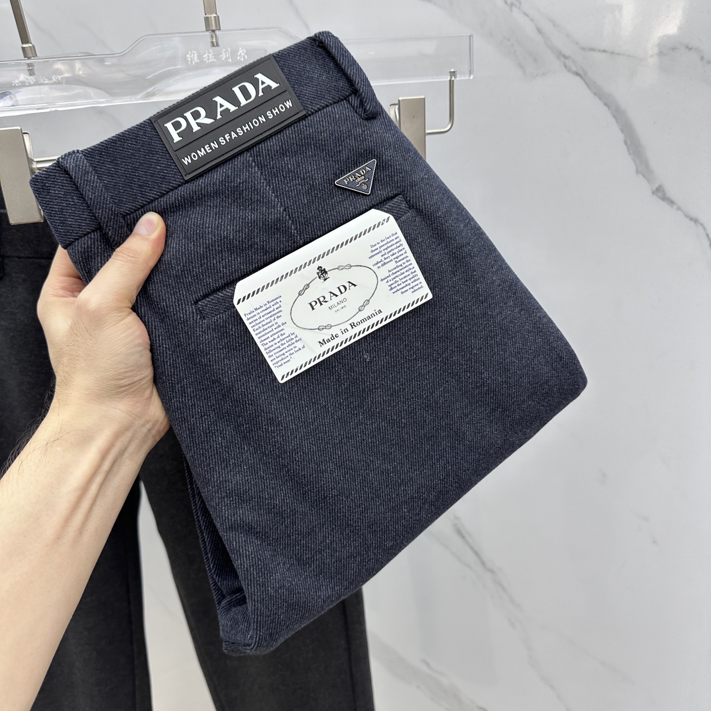 NO:528112,Prada 2025 early autumn new casual pants and trousers, released simultaneously on the official website, trouser body craft design, customized hardware and auxiliary materials, fabric customization, and factory-made products are free of inspection!  Every detail is the ultimate. The original hardware accessories are trendy and stylish and handsome, and are essential items for trendy people!  Original AX production!  Number of codes 30-40 None 37.39, prada, prada, alexander wang19860909Prada普拉达 2025早秋新品休闲裤西裤,官网同步发售,裤身工艺设计,定制五金辅料、面料定制,代工厂出品免检！每个细节做到极致.原版五金配件,潮范十足、上身有型帅气,潮人必备单品！ AX原单出品！ 码数30-40无37.39,,prada,prada,alexander wang,Men's clothing